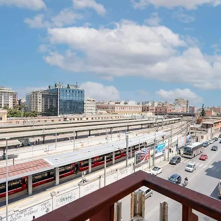 Mediterranea Apartment - Train&Bas Station 1Minwalk شقة